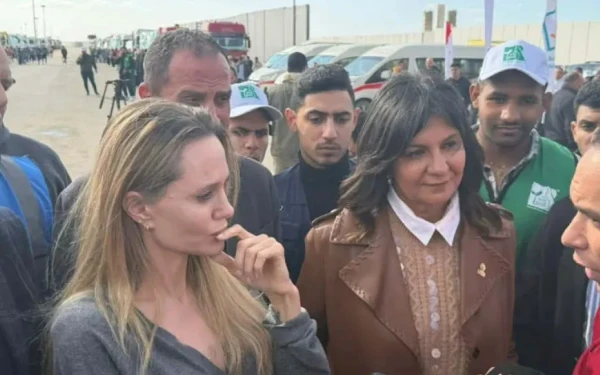 Γάζα: Η Αντζελίνα Τζολί επισκέφθηκε το πέρασμα της Ράφα