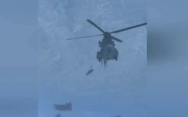 Συγκλονίζει το βίντεο από την ανάσυρση και τη μεταφορά των θυμάτων με ελικόπτερο από τα Βαρδούσια