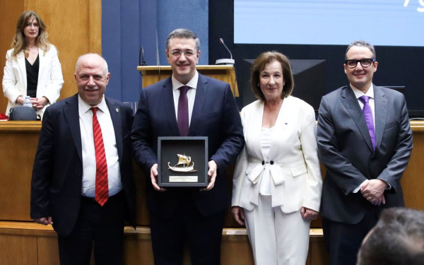 Το Πανεπιστήμιο Πειραιώς απένειμε το βραβείο «Θεμιστοκλής» στον Α. Τζιτζικώστα