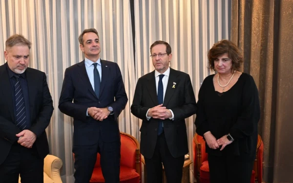 Επίσκεψη Μητσοτάκη - Χέρτζογκ στο σπίτι δολοφονημένου Έλληνα, Ιωνά Καρούση