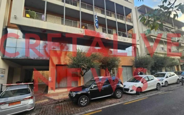 Ηράκλειο: Πέταξαν κόκκινη μπογιά στο κτίριο της Διεύθυνσης Αγροτικής Ανάπτυξης