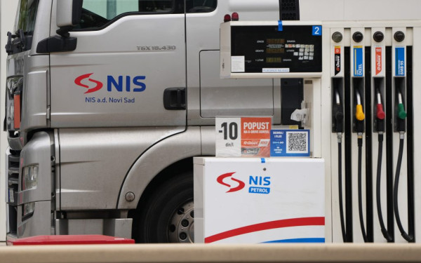 Σερβική πετρελαϊκή βιομηχανία NIS: Με τους Ούγγρους συζητάνε οι Ρώσοι για την πώληση της