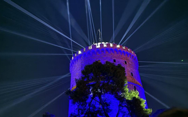 Η Θεσσαλονίκη υποδέχθηκε το 2026 με ένα ξέφρενο πάρτι - Οι Dj's  ξεσήκωσαν το κοινό - Δείτε live