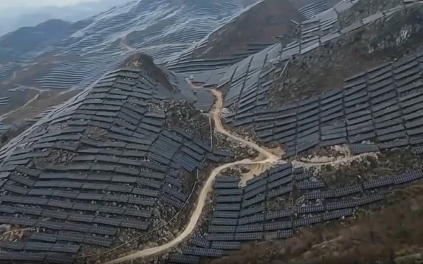 Κίνα: Ολόκληρα βουνά καλύφθηκαν με φωτοβολταϊκά - Δείτε βίντεο