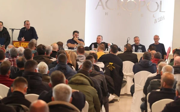 Κλιμάκωση των κινητοποιήσεών και όχι διάλογο με την κυβέρνηση αποφάσισαν οι αγρότες στη συνέλευση των Σερρών