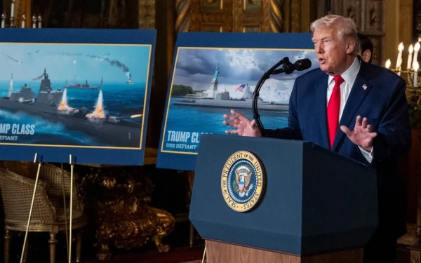 Ο πρόεδρος των ΗΠΑ Τραμπ αναγγέλλει τη ναυπήγηση νέας κλάσης πολεμικών πλοίων, που θα φέρει το όνομά του - Δείτε βίντεο
