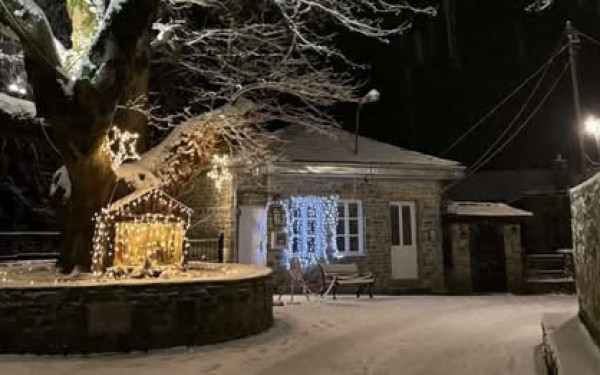 Σε κλοιό χιονιά η Ήπειρος: Προβλήματα στους δρόμους και εγκλωβισμοί επισκεπτών (βίντεο)