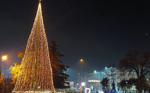 Για πρώτη φορά ο Δήμος Κορδελιού - Ευόσμου έχει φωταγωγήσει 4 χριστουγεννιάτικα δέντρα