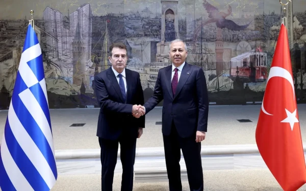 Συνάντηση Χρυσοχοΐδη – Γερλίκαγια στην Κωνσταντινούπολη: Aνοιχτή γραμμή κατά του εγκλήματος και του μεταναστευτικού