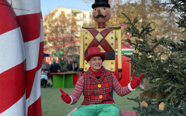 Ένα ξωτικό των Χριστουγέννων από τις Συκιές Θεσσαλονίκης