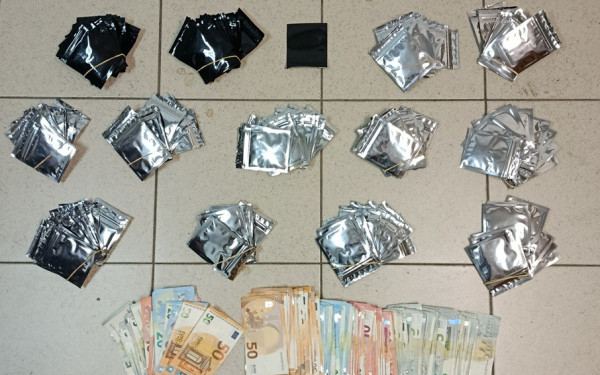 Θεσσαλονίκη: Εξαρθρώθηκε εγκληματική οργάνωση διακίνησης ναρκωτικών - Στην κατοχή τους και όπλα