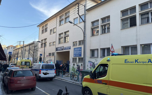 Λάρισα: Αυτοκίνητο παρέσυρε τρίχρονο αγοράκι στο κέντρο της πόλης