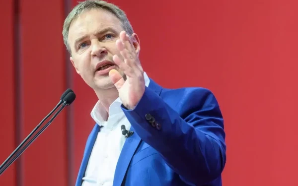 Αντικακεγκελάριος Αυστρίας για Γροιλανδία: Η ΕΕ πρέπει να ετοιμάσει κυρώσεις για να «αποτρέψει» τον Τραμπ