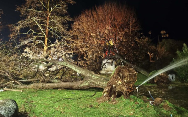 Αλεξανδρούπολη: Ανεμοστρόβιλος που έμοιαζε με… τυφώνα σάρωσε την πόλη (βίντεο)