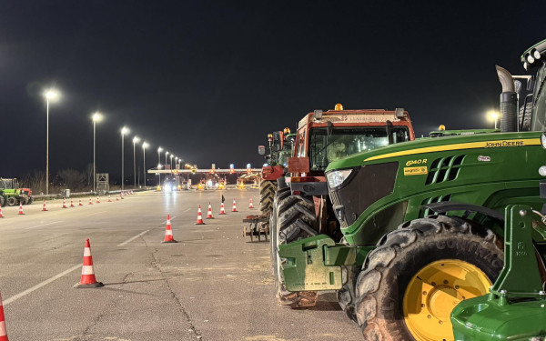 Αντίστροφη μέτρηση για το ραντεβού των αγροτών με τον Πρωθυπουργό - Αποχωρούν τα τρακτέρ από τα Πράσινα Φανάρια