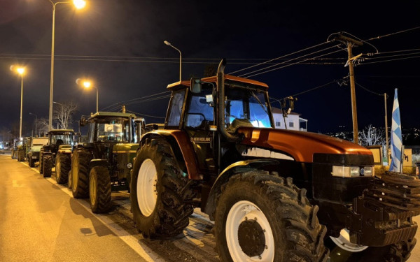 Θεσσαλονίκη:«Σφραγίζουν» τους δρόμους την ώρα του διαλόγου οι αγρότες - Στο Μαξίμου οι παραγωγοί της Αν. Θεσσαλονίκης