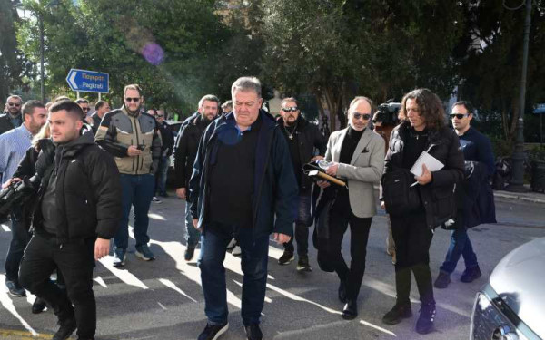 Έφτασαν στην αντιπροεδρία της κυβέρνησης οι εκπρόσωποι των αγροτικών μπλόκων - Ξεκινά η συνάντηση με Χατζηδάκη και Τσιάρα