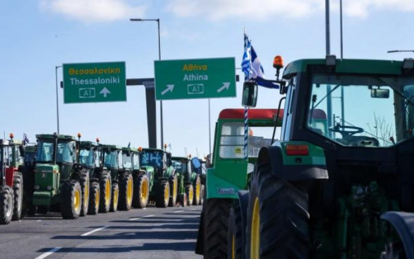 Αγρότες: Λένε «ναι» στον διάλογο, αλλά με τα τρακτέρ παραταγμένα στους δρόμους μέχρι νεωτέρας