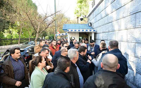 Αγρότες: Έφτασαν στο Μέγαρο Μαξίμου οι 25 εκπρόσωποι των μπλόκων που θα συναντήσουν τον Μητσοτάκη - Όλα τα ονόματα