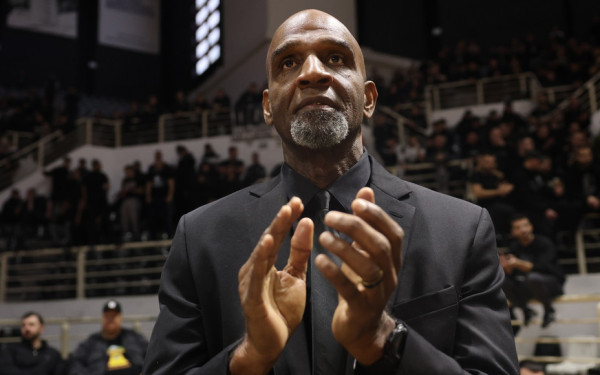 Μπάσκετ: Ο Μπάρλοου επέστρεψε και αποθεώθηκε από τους φίλους του ΠΑΟΚ