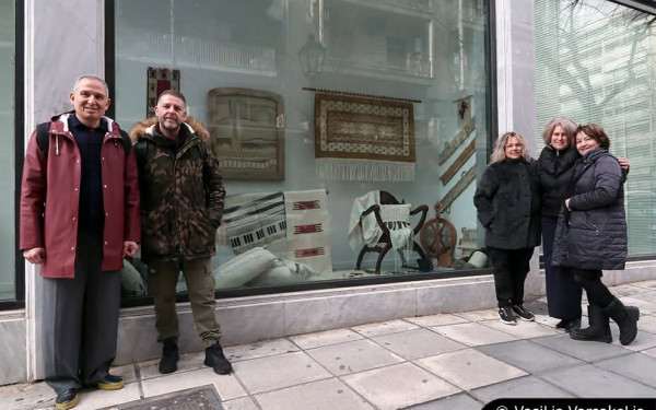 Η παράδοση του Βόλου «ζωντανεύει» στη Θεσσαλονίκη: Το ξύλο και το νήμα στις Βιτρίνες του ΟΤΕ