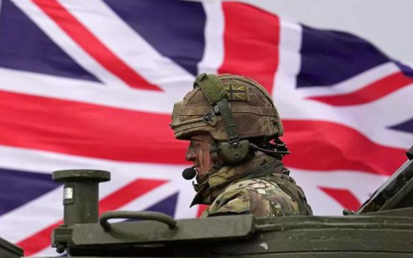 Η Βρετανία αποσύρει προσωπικό από βάση στο Κατάρ σύμφωνα με το i Paper