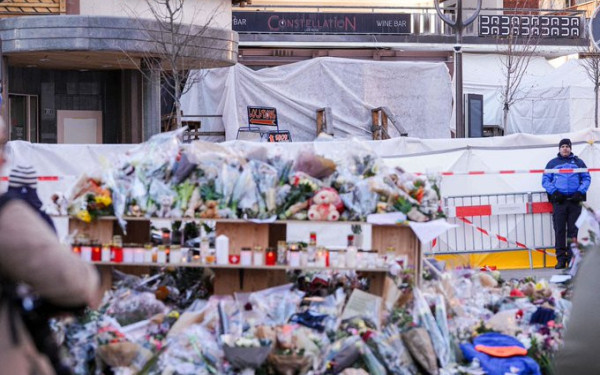 Η Ελβετία αποτίνει φόρο τιμής στα θύματα της τραγωδίας στο Κραν Μοντανά  - Στην ανακρίτρια οι ιδιοκτήτες του κλαμπ