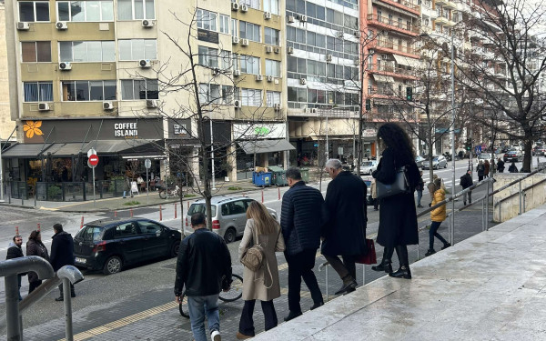 Θεσσαλονίκη: Αναβλήθηκε η δίκη της συνοδηγού του μοιραίου οχήματος που παρέσυρε την Έμμα Καρυωτάκη - Ξέσπασε η μητέρας της άτυχης φοιτήτριας (βίντεο)
