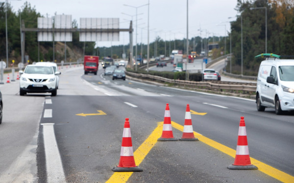 Εργασίες συντήρησης στην Ενωτική Οδό Σίνδου από την Περιφέρεια Κεντρικής Μακεδονίας  Πρόκειται για χωματουργικές εργασίες και εργασίες καθαρισμού τάφρων σε διάφορα τμήματα της Ενωτικής Οδού Σίνδου  	 Εργασίες συντήρησης στην Ενωτική Οδό Σίνδου  θα πραγματ