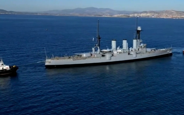 Νέα εποχή για το Πολεμικό Ναυτικό: Εν πλω η τελετή υποδοχής της φρεγάτας «ΚΙΜΩΝ» στον Σαρωνικό (βίντεο)