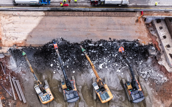 Flyover: Σε εξέλιξη οι εργασίες κατεδάφισης της γέφυρας Πανοράματος – Εντυπωσιακές εικόνες