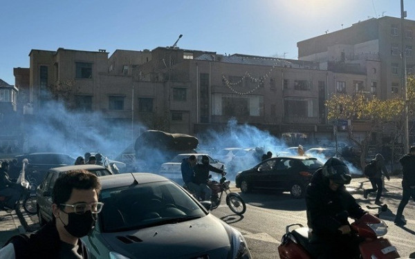 Ιράν: Τουλάχιστον 217 νεκροί στην καταστολή των διαδηλώσεων - Διάγγελμα «επιστροφής» του εξόριστου γιου του Σάχη