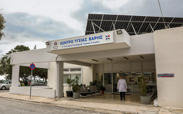 Εγκαινιάστηκαν τα ανακαινισμένα Κέντρα Υγείας Βάρης και Κορωπίου