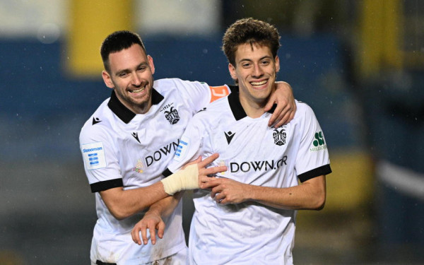 «Χόρεψε» στη βροχή ο ΠΑΟΚ στο Αγρίνιο (βίντεο)