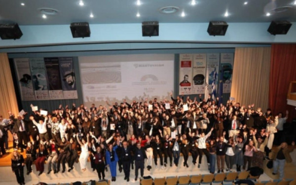 Μαθητές από όλη την Ελλάδα στο... Ευρωπαϊκό Κοινοβούλιο - «Ψηφίζουν» το μέλλον της Ευρώπης στα Εκπαιδευτήρια Μαντουλίδη