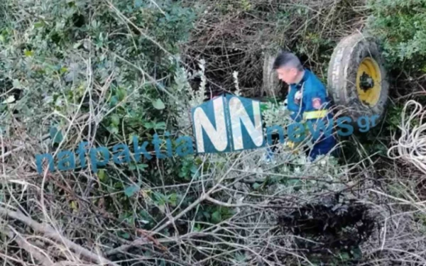 Μεσολόγγι: Χωρίς τις αισθήσεις οδηγός τρακτέρ που ανετράπη σε ρέμα - Δείτε βίντεο