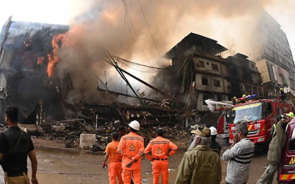 Έξι νεκροί σε πυρκαγιά σε εμπορικό κέντρο στο Καράτσι του Πακιστάν