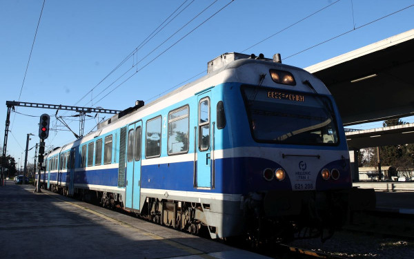 Ζεφύρι: Χειροπέδες σε 38χρονο που αφαίρεσε 100 μέτρα καλώδια φωτοσήμανσης στον Προαστιακό