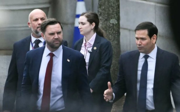 Χωρίς δηλώσεις ολοκληρώθηκε η συνάντηση Δανών και Γροιλανδών αξιωματούχων με Βανς και Ρούμπιο στον Λευκό Οίκο (βίντεο)