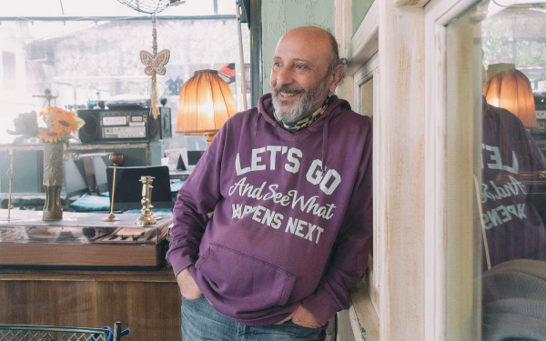 «Πέτα το στη θάλασσα»: Όταν η πραγματικότητα γίνεται μυθοπλασία που συγκλονίζει