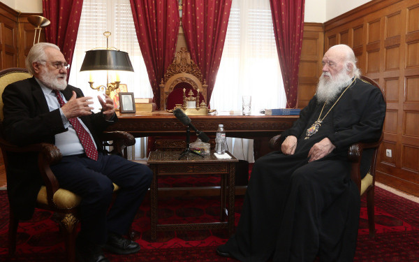 Συνάντηση του αρχιεπισκόπου Ιερωνύμου με τον σκηνοθέτη Γ. Σμαραγδή