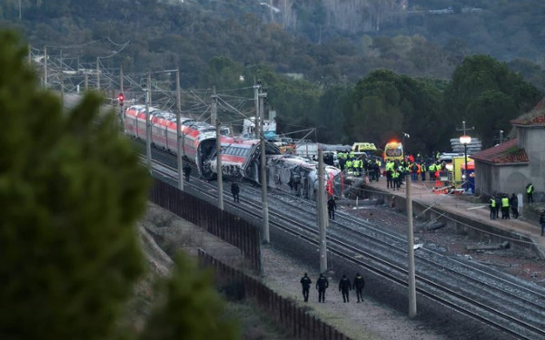 Εκτροχιασμός τρένων στην Ισπανία: Ο πρωθυπουργός Σάντσεθ μεταβαίνει στο σημείο της τραγωδίας