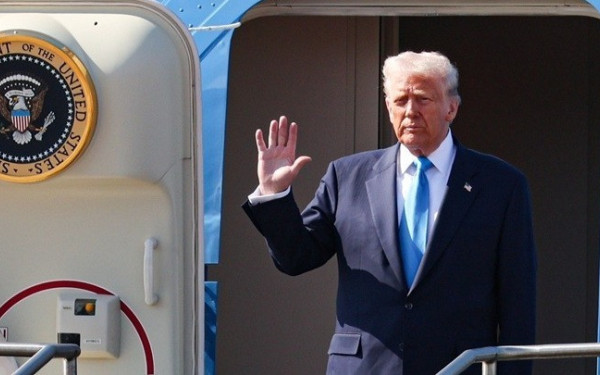 Έφτασε ο Τραμπ στο Νταβός - Το τεχνικό πρόβλημα και η καθυστέρηση