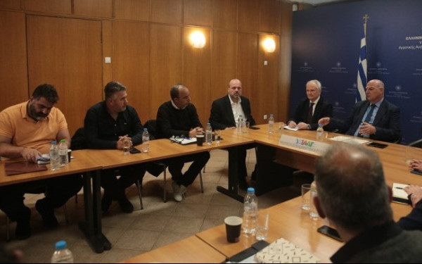 Απαντήσεις σε τεχνικά αγροτικά ζητήματα στη συνάντηση Τσιάρα με εκπροσώπους μπλόκων