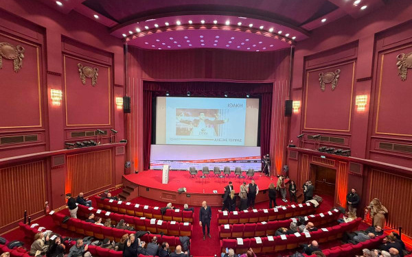 Θεσσαλονίκη: Ελεύθεροι οι 6 συλληφθέντες που πέταξαν χαρτάκια με συνθήματα στην παρουσίαση της «Ιθάκης» του Α. Τσίπρα