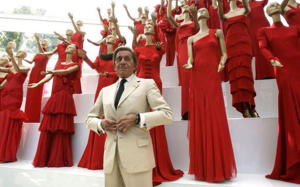 Παγκόσμιος θρήνος στη μόδα: Πέθανε ο διάσημος σχεδιαστής Valentino σε ηλικία 93 ετών