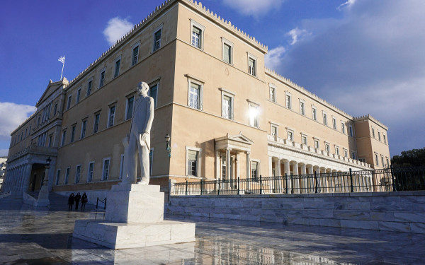 Η μάχη για τη δεύτερη θέση  και τα σενάρια για τον επόμενο πρωθυπουργό