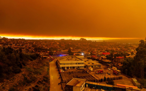 Χιλή: Τουλάχιστον 15 νεκροί από τις πυρκαγιές – 50.000 άνθρωποι απομακρύνθηκαν από τις εστίες τους