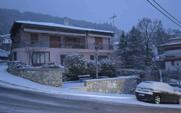 Χιόνια στη Θεσσαλονίκη: Χορτιάτης, Φίλυρο και Δερβένι στα λευκά (βίντεο)