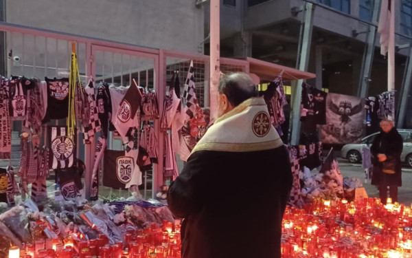 Από τα Ιεροσόλυμα στην Τούμπα: Ο Αρχιεπίσκοπος Λύδδης Δημήτριος προσευχήθηκε για τους επτά αδικοχαμένους φίλους του ΠΑΟΚ (βίντεο)